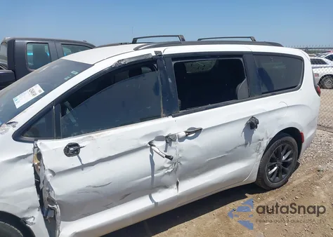 2021 Chrysler Pacifica Touring z USA, uszkodzony, nr VIN 2C4RC1FG8MR510150